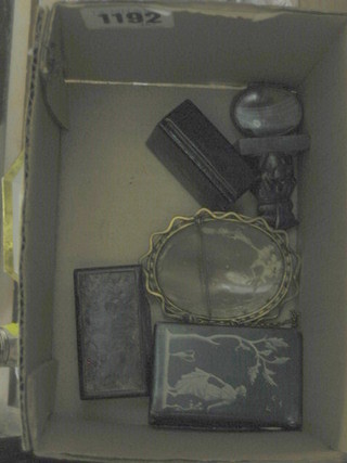 A shell carved cameo brooch, a small bronze seal, 2 lacquered snuff boxes, an agate box and a match slip