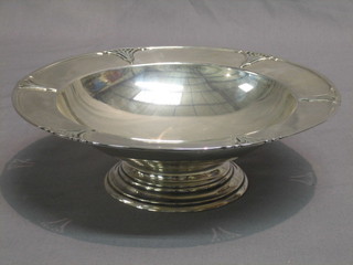 A circular silver Art Nouveau pedestal bowl, Birmingham 1939 by Mappin & Webb, 9", 11 ozs