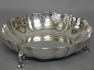 A circular silver plated bowl raised on 3 cabriole supports 8"
