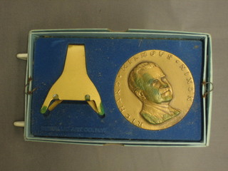 An American Richard Nixon bronze medallion