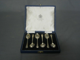 6 silver coffee spoons, Sheffield 1960 by Mappin & Webb 2 ozs, cased