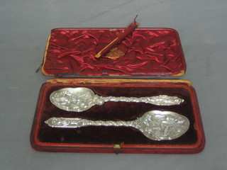 A pair of Victorian silver berry spoons decorated Hamlet, Titania and Bottom, London 1892 7 ozs