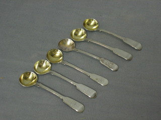 A pair of George III silver fiddle pattern mustard spoons and 4 other later mustard spoons 3 ozs