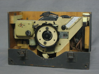 A German bubble sextant contained in a wooden case Kurze Bedienungsanweisung