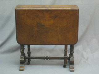 A Victorian figured walnut Sutherland table 21"
