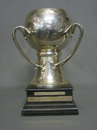 An Edwardian Art Nouveau Irish silver 3 handled trophy cup, Dublin 1905, engraved, 47 ozs