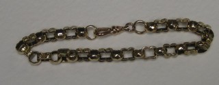 A hollow gold belcher link bracelet 8"