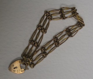 A 9ct gold gate bracelet with heart shaped padlock clasp 