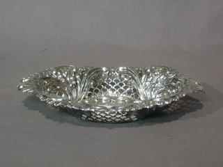 A Victorian oval embossed and pierced silver dish, Birmingham 1898, 2 ozs