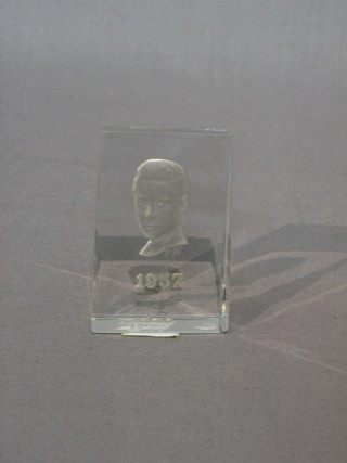 An Intaglio cut glass paperweight decorated a portrait bust of Edward VIII marked 1937 2"