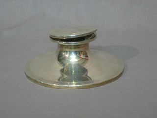 A circular silver capstan inkwell with hinged lid, Birmingham 1926 by Walker & Hall 6"