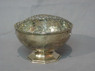 A circular silver rose bowl Birmingham 1929, 9 ozs