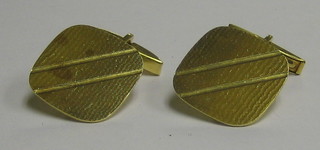 A pair of 9ct gold T bar cufflinks