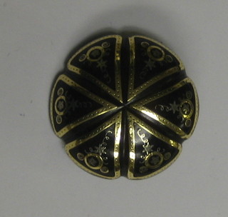 A piquet and gold boss shaped brooch