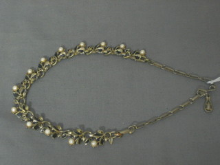 A costume jewellery necklace