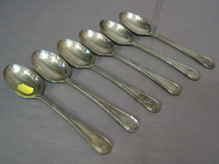 A set of 6 Victorian silver Old English thread pattern pudding spoons, London 1860, 11 ozs