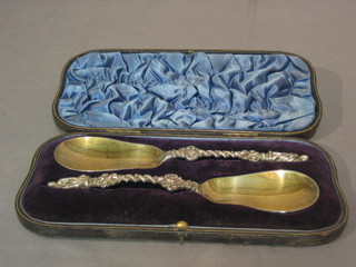 A handsome pair of Victorian silver apostle serving spoons, London 1903, 5 ozs, cased