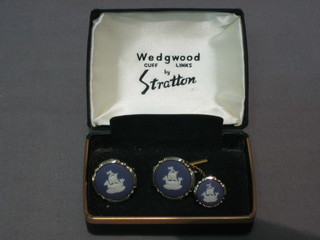 A pair of Wedgwood cufflinks and matching tie tack