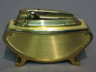 A Ronson 1950's gilt metal table lighter