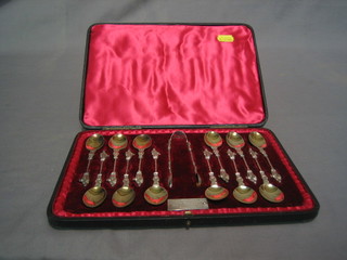 A set of 12 Victorian silver apostle spoons and tongs, London 1895, 5 ozs