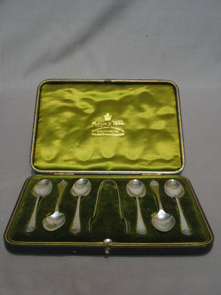 A set of 6 Edwardian silver coffee spoons with matching tongs, Sheffield 1904 by Mappin & Webb, 3 ozs, cased