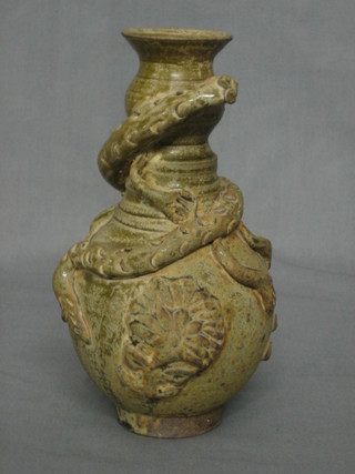 A 17th/18th Century green ground club shaped vase 7"