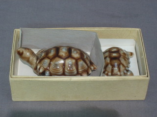 2 small Wade figures of tortoises, boxed