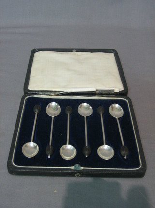 A set of 6 silver bean end coffee spoons, Birmingham 1919