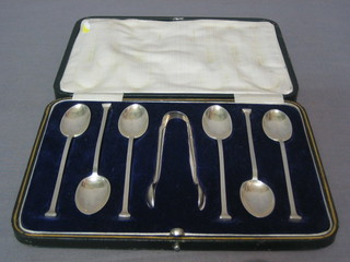 A set of 6 silver nail end coffee spoons Sheffield 1916 and a pair of silver sugar tongs, 2 ozs, cased