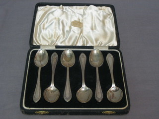 A set of 6 silver teaspoons Birmingham 1937 3 ozs, case