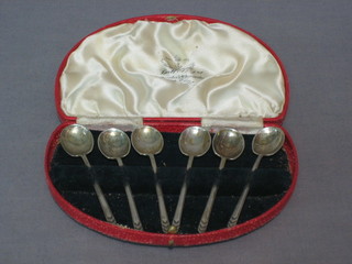 A set of 6 silver coffee spoons, Sheffield 1937, cased