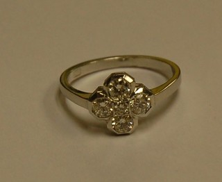 A lady's 18ct white gold dress ring set 5 diamonds, approx 0.70ct