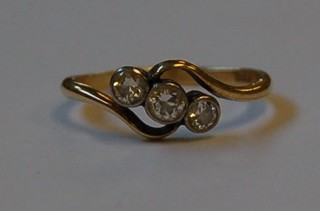 A lady's 18ct gold 3 stone diamond engagement/dress ring