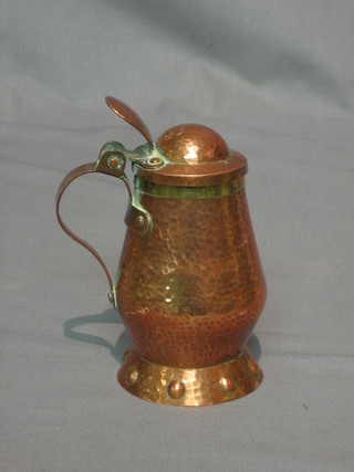 An Arts & Crafts planished copper lidded tankard with brass mounts 5"