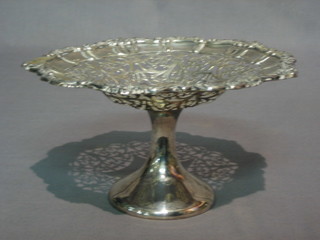 An Edwardian pierced silver pedestal dish, raised on a circular spreading foot, Birmingham 1908 9 ozs