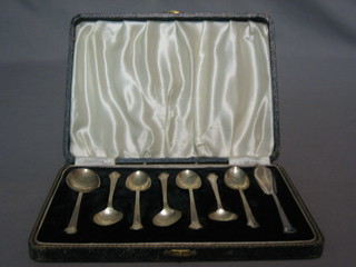 A set of 6 silver spoons together with a matching jam spoon and butter knife, Birmingham 1917, 2 ozs, cased