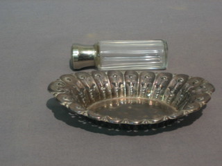 An Edwardian oval pierced silver pin tray, Sheffield 1904, 5" together with a cut glass salts bottle (2)
