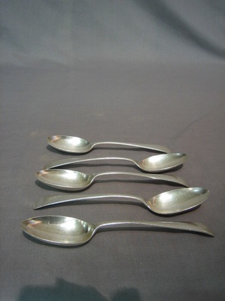 A harlequin set of 5 Old English silver patterned spoons Sheffield 1897 and 1924 and Birmingham 1927, 9 ozs