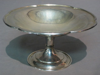 A Victorian circular silver pedestal fruit bowl, Sheffield 1896, 13 ozs