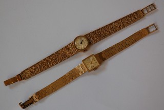 A lady's Delma wristwatch contained in a 9ct gold case with integral bracelet and 1 other (2)