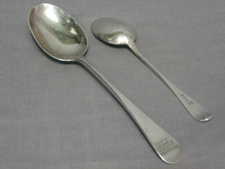 A Victorian old English pattern silver table spoon and a Victorian Old English pattern silver dessert spoon, Sheffield 1898, 5 ozs