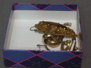 A gilt metal brooch and a small collection of costume jewellery