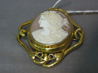 A fine quality 19th Century shell cameo portrait brooch in the form of a head and shoulders portrait of a lady, contained in a pinch beck reversible mount 2 1/2" oval