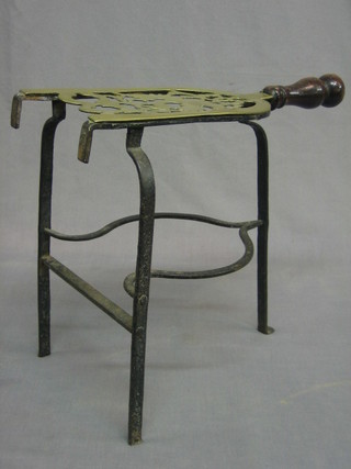 A pierced brass footman with iron handle