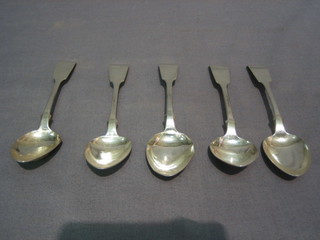 A set of 5 Victorian Scots silver fiddle pattern teaspoons Edinburgh 1842, 3 ozs