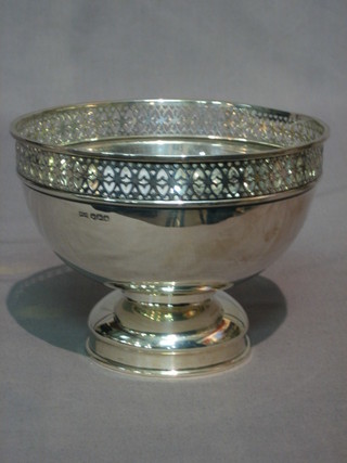A circular silver rose bowl with pierced border, Sheffield 1923 (inscribed), 9 ozs