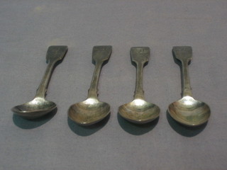A set of 4 Victorian Scots silver fiddle patterned tea spoons Edinburgh 1843, 2 ozs