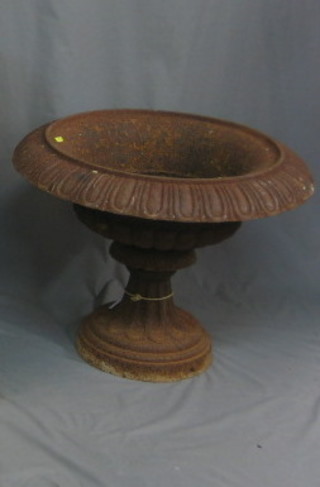 A circular Victorian style cast iron urn 25"