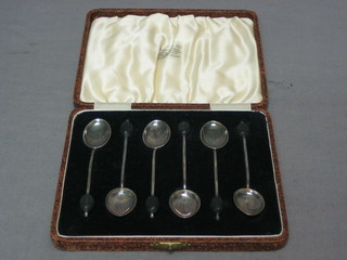 A set of 6 silver bean end coffee spoons, Birmingham 1935 with Jubilee hall mark, cased