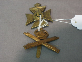 A 6th Battery City of London Rifles cap badge and a Machine Gun cap badge